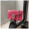 Bolso de Piel Patentada con Estampado de Cocodrilo para Mujer 2024 Primavera y Verano Nuevo Bolso de Hombro con Cadena Cruzado Bolso Cuadrado Pequeño de Moda de Alta Gama