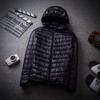 Jaqueta de Algodão Leve com Penugem Plus Size para Outono e Inverno para Homens, Estilo Curto, Caimento Solto para Indivíduos Grandes e Altos, Adequada para Homens Jovens e de Meia-Idade