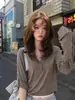 Estilo perezoso sensación relajada atuendo camiseta de manga larga marrón mujer principios de otoño coreano chic elegante suelto cuello medio abierto top