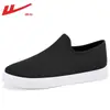 Sapatos masculinos slip-on para puxar 2026 novos sapatos de malha fina respirável de verão com solas macias, sapatos leves de tecido Old Beijing para homens