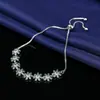 Pulsera Ajustable de Tracción de Copo de Nieve Elegante Fresca Pequeña Chapada en Plata Diamante Verde Joyería de Mano de Flor para Mujer de Alta Gama