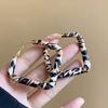 Pendientes con estampado de leopardo rudo para mujer, elegantes, accesibles, de lujo, de alta gama, para otoño e invierno, elegantes, estilo retro de Hong Kong.