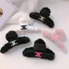 Grampo de Pelúcia Retrô Outono e Inverno feminino de alta qualidade novo moderno para a parte de trás da cabeça grampo tubarão online grampo de cabelo peludo acessórios de cabelo