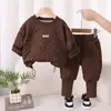 2025 Nuevo Estilo Conjunto de Dos Piezas Forrado de Felpa Estilo Invierno para Bebés y Niños Pequeños Traje de Manga Larga Cuadrado de Moda para Niños Otoño e Invierno Etiqueta en Inglés