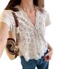 Camisa Crochê Branca Vazada Estilo Francês Manga Curta 2026 Nova Blusa Decote V Top de Ombro Normal Roupa Ootd de Verão