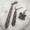 Corbata marrón para mujer, estilo japonés JK, estilo universitario, camisa libre, corbata DK, corbata pequeña retro corta y relajada a cuadros para hombre