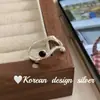 Moda Coreana Diseño Minimalista Joyería Plateada Brillante Anillo de Ola con Cuenta de Ágata Negra Plata de Ley S925 Versátil y Popular