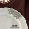 Pendientes de Flor de Cinco Pétalos Tachonados de Diamantes de Lujo Aguja de Plata, Diseño Simple y Versátil, Joyería para Orejas de Temperamento Elegante y Gentil