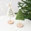 A nova decoração de Natal transfronteiriça da NUCHI é um enfeite de mini árvore de Natal em feltro de lã para exibição em mesa, um presente de Natal