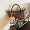 Bolsa feminina nova 2026 transfronteiriça, pequena bolsa de mão tecida, versátil e moderna, textura de alta qualidade, bolsa de ombro, bolsa transversal