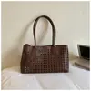 Bolsa Cesta Tecida Elegante e Estilosa com Design Vazado, Alto Valor Estético, Bolsa Tote de Ombro Único, Tendência e Única, Bolsa de Ombro com Grande Capacidade