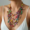 Colar Camadas Personalizado Estilo Boêmio Peça Redonda Brilhante de Casca de Coco, Gargantilha Camadas Vintage Artesanal com Contas Estilo Étnico