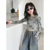 Camiseta da Moda Tiktok para Meninas Primavera e Outono Novo Estilo para Crianças Maiores, Versátil Top de Manga Longa Estiloso para Crianças Primavera e Outono Borboleta