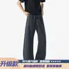 Calça masculina azul de perna larga, corte solto, com estampa de escamas de cobra, marca tendência CL Klein ean2026, levemente flare, verão