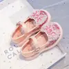 Nuevos Zapatos Infantiles Primavera 2025 Venta al por mayor Niñas Moño de Pedrería Dibujos Animados Lindos Zapatos de Princesa con Luz Intermitente