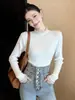 Blusa de Malha Elegante com Gola Meia-Alta e Pérolas, Estilosa, Nova para Primavera e Outono, Camada Base para Mulheres