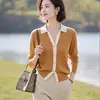 Prendas de punto con cuello polo de moda de este año 2026. Nueva colección de primavera para mujer: top con solapa de bloques de color estilo coreano.