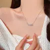 Colar com Pingente de Flor da Nova Moda Primavera e Verão para Mulheres, Corrente de Clavícula Versátil Elegante e de Alto Padrão, Acessório Moderno e Versátil