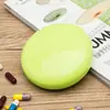 Caja de Almacenamiento Redonda Giratoria Moderna Plegable Portátil Sub-empaque Caja de Medicamentos de Siete Días Caja de Medicamentos para Pastillas a Prueba de Humedad