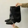 Botas curtas estilosas de bico fino para mulheres, novo estilo popular outono e inverno de 2026, botas com salto bloco, que aumentam a altura, versáteis, emagrecedoras, botas para cobrir a perna da calça