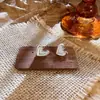 Brincos de Concha Branca Curva em Formato de Coração Irregular Doce, Acessórios de Orelha Modernos e Elegantes, Brincos com Pino de Prata Esterlina 925 com um Toque de Luxo