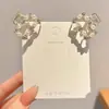 Presilha de Cabelo de Pérolas Pequenas de Alta Qualidade, Grampo Delicado e Exquisito para Meio Preso para Mulheres, Novo Modelo 2025, Acessório de Cabelo com Presilha para a Parte de Trás da Cabeça