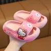 Liquidação Sanrio Chinelos Infantis para Casa Sandálias de Menina para Banho Antiderrapantes Sapatos de Desenho Animado para Menina