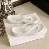 Chanclas de EVA populares para mujer 2026 con soporte para el arco, sandalias de dedo, sandalias casuales versátiles de punta cuadrada para la playa para mujer