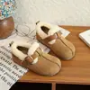 Sapatos estilo Birkenstock com sola macia e forro de fleece para meninas, nova coleção de inverno 2026, sapatos infantis estilosos com solas macias e sapatos de algodão fofos para bebês meninas