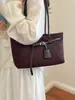 Bolsa Grande Capacidade Retro Simples Feminina 2026 Outono/Inverno Nova Bolsa de Ombro Única para o Dia a Dia Moda Bolsa Tote de Camurça