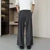 Coleção Outono 2026: Calças retas simples, elegantes e estilosas para homens, com um design inspirado em Hong Kong, um corte relaxed e versáteis para uso casual.