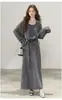 Top retro de otoño fino a rayas de estilo coreano con mangas largas combinado con un vestido tipo chaleco para mujer