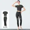 Conjunto de roupa de yoga europeu e americano transfronteiriço para mulheres, justo, secagem rápida, roupa esportiva para atividades ao ar livre, conjunto de duas peças com short de manga curta e calça longa para fitness