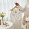 Mono de Bebé para Niña Estilo Coreano con Solapa Grande y Bordado de Oso 2026 Nuevo Estilo de Verano Mangas Abullonadas sin Mangas Elegante Mono de Princesa
