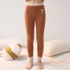 Leggings térmicos para niños otoño e invierno 2026 color caramelo cepillado elástico base leggings para niños y niñas pantalones para dormir en casa