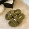 Pantuflas de felpa para mujer, tipo slip-on, para usar en exteriores, adecuadas para combinar con faldas, pantuflas de algodón con hebilla metálica, nuevo modelo Otoño/Invierno 2026