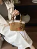 Bolso de mano patchwork de gamuza retro y lana de cordero, nueva colección otoño/invierno 2024, un bolso de hombro o bolso cruzado de nicho para mujer, con accesorios a juego