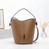 Bolso de Cubo de Compras de Hong Kong para Mujer 2025 Nuevo Bolso de Mano Nicho de Moda Trendy Textura de Alta Gama Bolso Cruzado Versátil