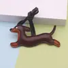 Colgante de perro salchicha de moda en stock, colgante de bolsa de cachorro de cuero de dibujos animados, accesorio para funda de teléfono, decoración de llavero