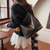 Bolsa Grande de Ombro Retro para o Dia a Dia Feminina Nova Primavera/Verão 2025 Casual Casual Bolsa Saco Moda de Nicho Bolsa de Ombro