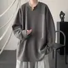 Camiseta con cuello en V texturizada para hombre, de manga larga, nuevo estilo otoño 2026, corte holgado estilo americano, top casual tipo jersey para adolescentes