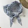 Pañuelo de seda triangular con estampado floral a rayas para mujer, accesorio diario estilo coreano, pañuelo para la cabeza, bufanda de seda artística de alta gama