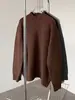 Suéter pullover minimalista retrô estilo japonês moderno com gola alta parcial, corte solto, top casual versátil, camada base quente e macia