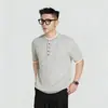 Camisa de Punto de Verano para Hombre Estilo Old Money con Cuello Henley y Textura Retorcida, Suéter de Manga Corta Agradable al Tacto, Atuendo de Moda Falso de Dos Piezas para el Trabajo