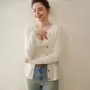 Suéter de Cashmere Puro 2026 Outono e Inverno Novo Estilo Cardigan Tricotado de Cor Pura Feminino Estilo Fofo Jaqueta Curta Solta Emagrecedora