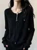 Colección de otoño para mujer talla grande: un suéter de punto trenzado elegante y adelgazante con un diseño de doble cremallera