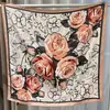Bufanda Cuadrada de Seda Estampada con Flores de Rosa Rouyun Nueva Bufanda de Sarga Imitación Seda 90cm Bufanda Sencilla Fabricante Mayorista de Bufandas