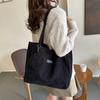 Corduroy commuter bolsa de grande capacidade 2023 outono e inverno Nova simples cor sólida bolsa de ombro tote feminino