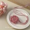 Colar de pano flocado de rosas retrô elegante coreano, design de nicho, colar de alça feito à mão para primavera e verão, acessórios de flores