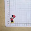 Accesorios Acrílicos de Mickey y Minnie de Moda al por Mayor: Pinzas para el Pelo Laterales para Niñas, Imanes para Refrigerador, Llaveros, Fundas para Teléfono, Bolsos